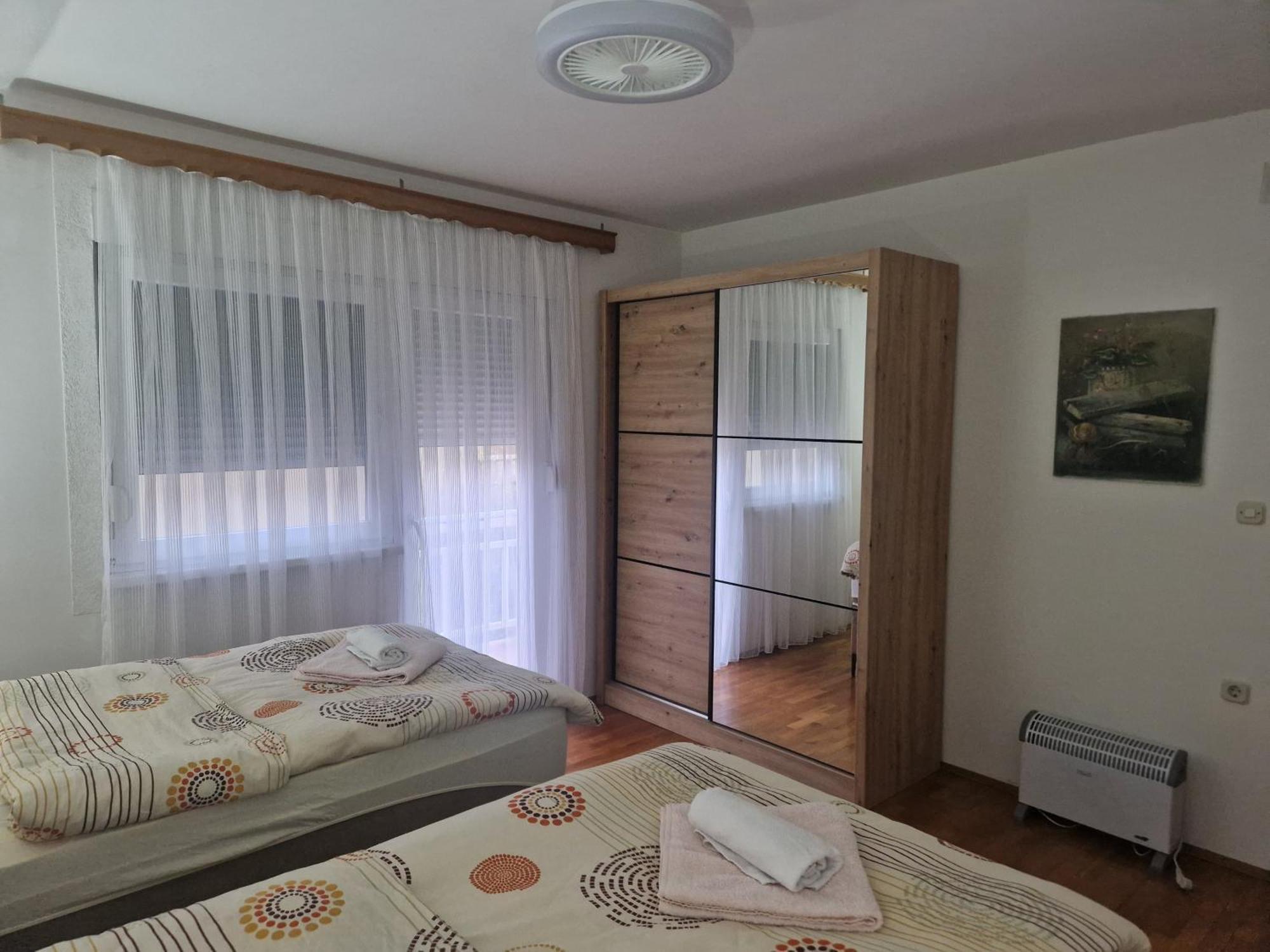 Apartman Deluxe ชาพลินา ภายนอก รูปภาพ